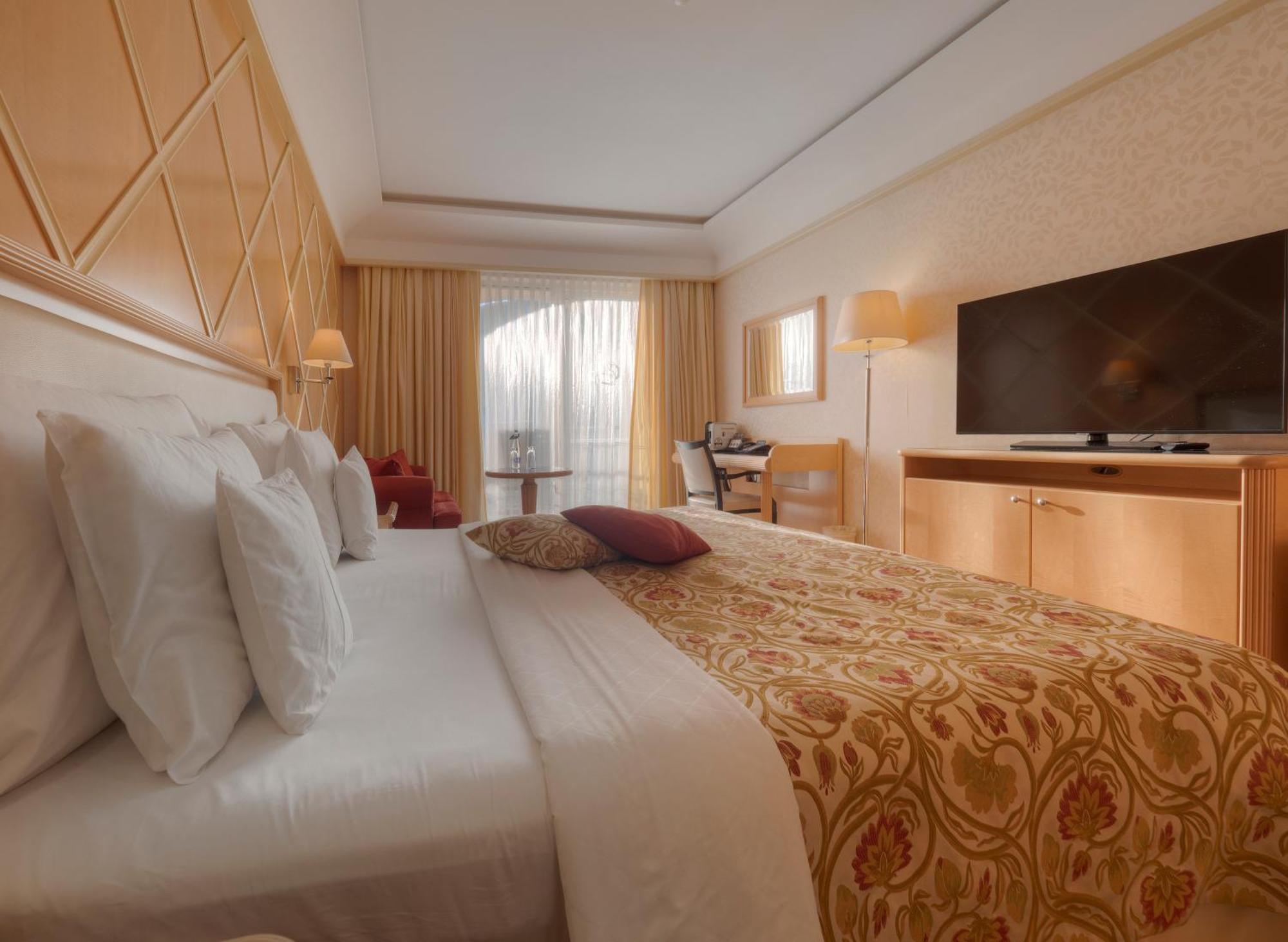 스플렌디드 컨퍼런스&스파 리조트 부드바 객실 사진 A room at the hotel
