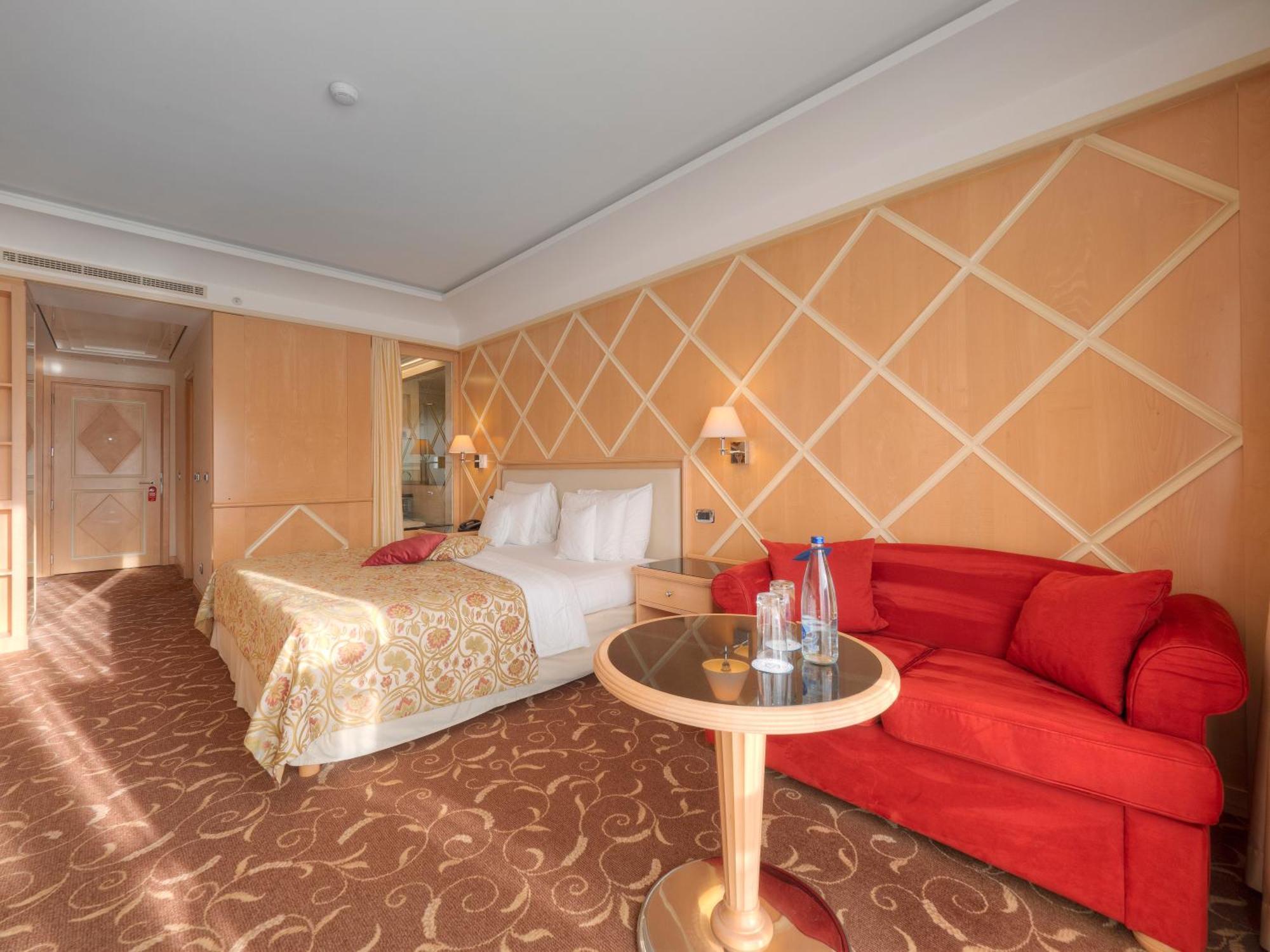 스플렌디드 컨퍼런스&스파 리조트 부드바 객실 사진 A room at the hotel