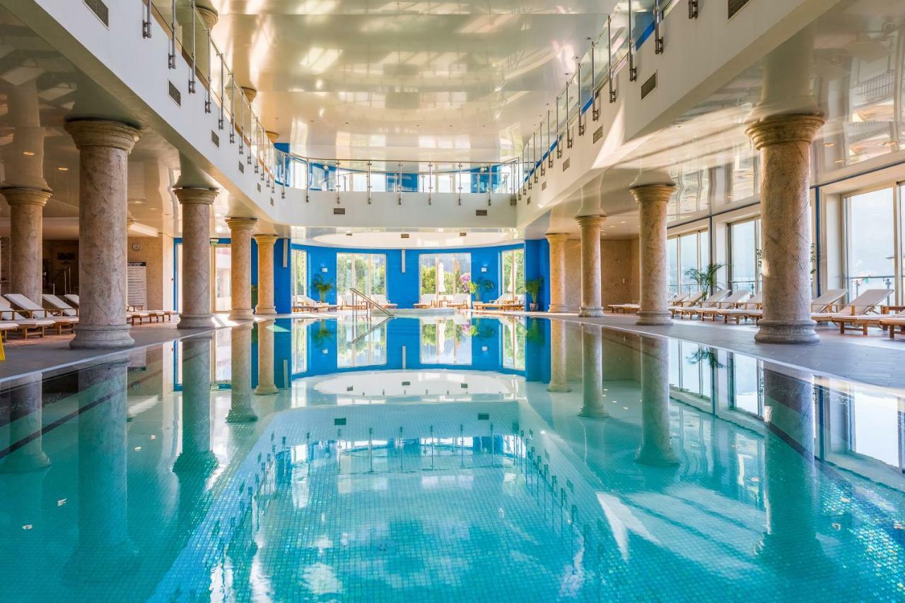 스플렌디드 컨퍼런스&스파 리조트 부드바 외부 사진 The swimming pool at the hotel