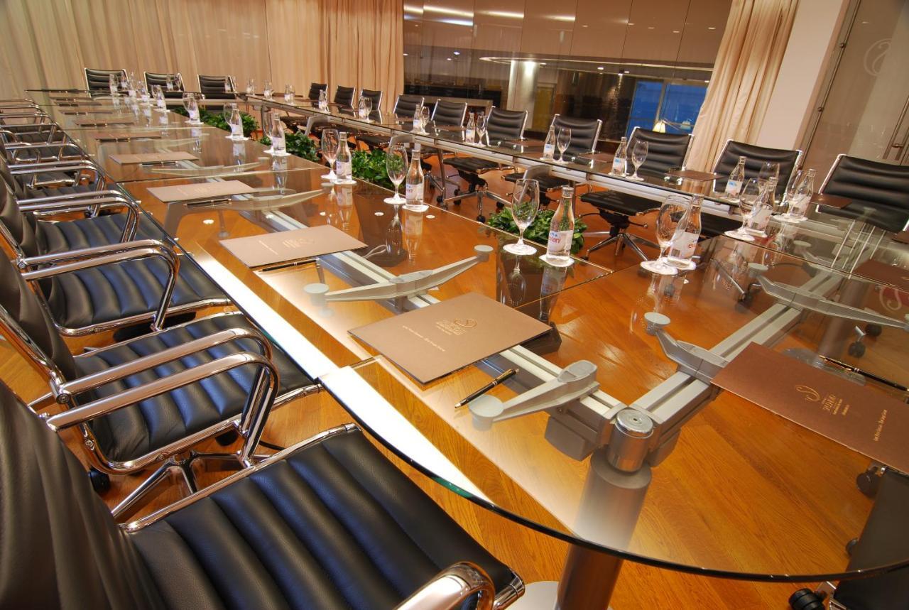 스플렌디드 컨퍼런스&스파 리조트 부드바 외부 사진 A meeting room